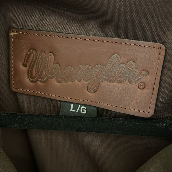 Fits like a med to large. - New Wrangler Fringe Sueded leather jacket - Picture 3 of 9